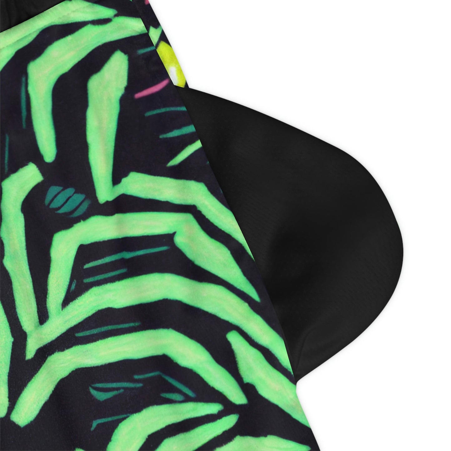 Yellow Eyed Cat Basketball Shorts, Green Pattern Spooky Cats Athletic Shorts, Animal Clothing High Waisted Shorts, Graphic Shorts